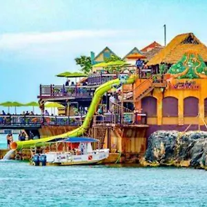 https://villa-la-rosa-with-spectacular-view-of-ocho-rios.greaterantilleshotels.net