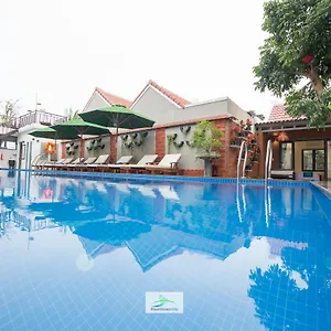 River Waves Hotel